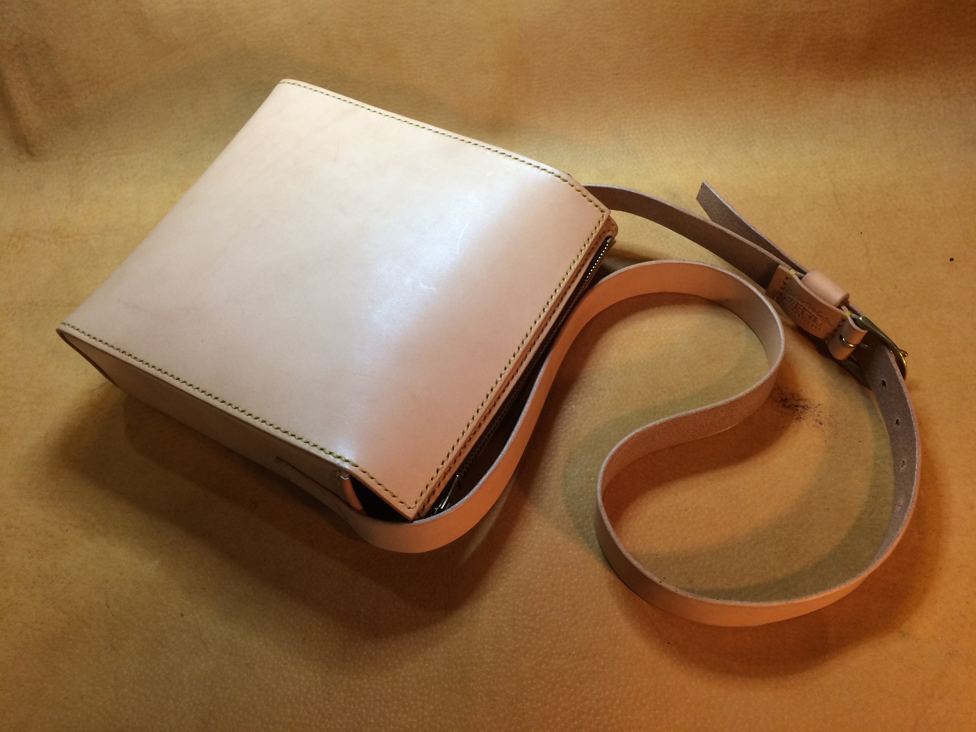 1枚革のフルオーダーショルダーバッグ 