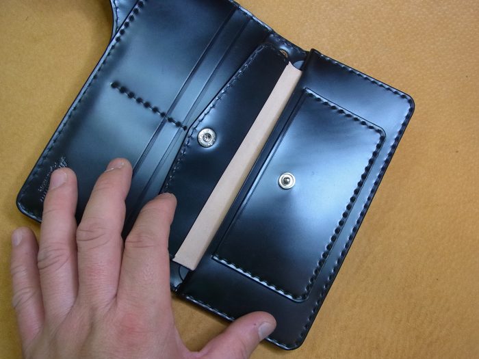 コードバン財布